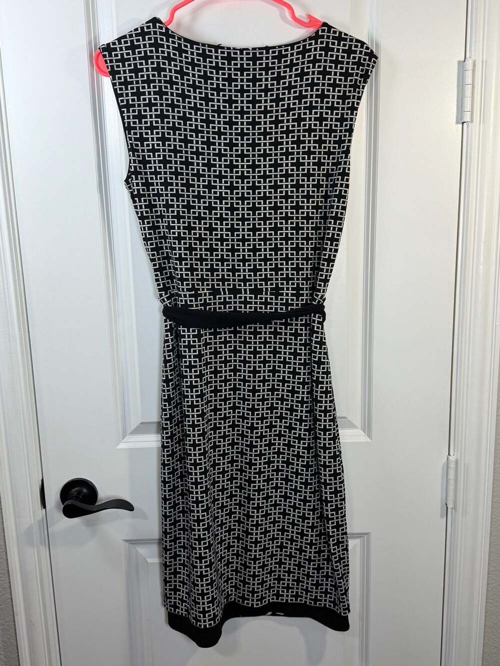 White House Black Market Reversible Matte Jersey Floral & Geometric Dress - Picture 9 of 9